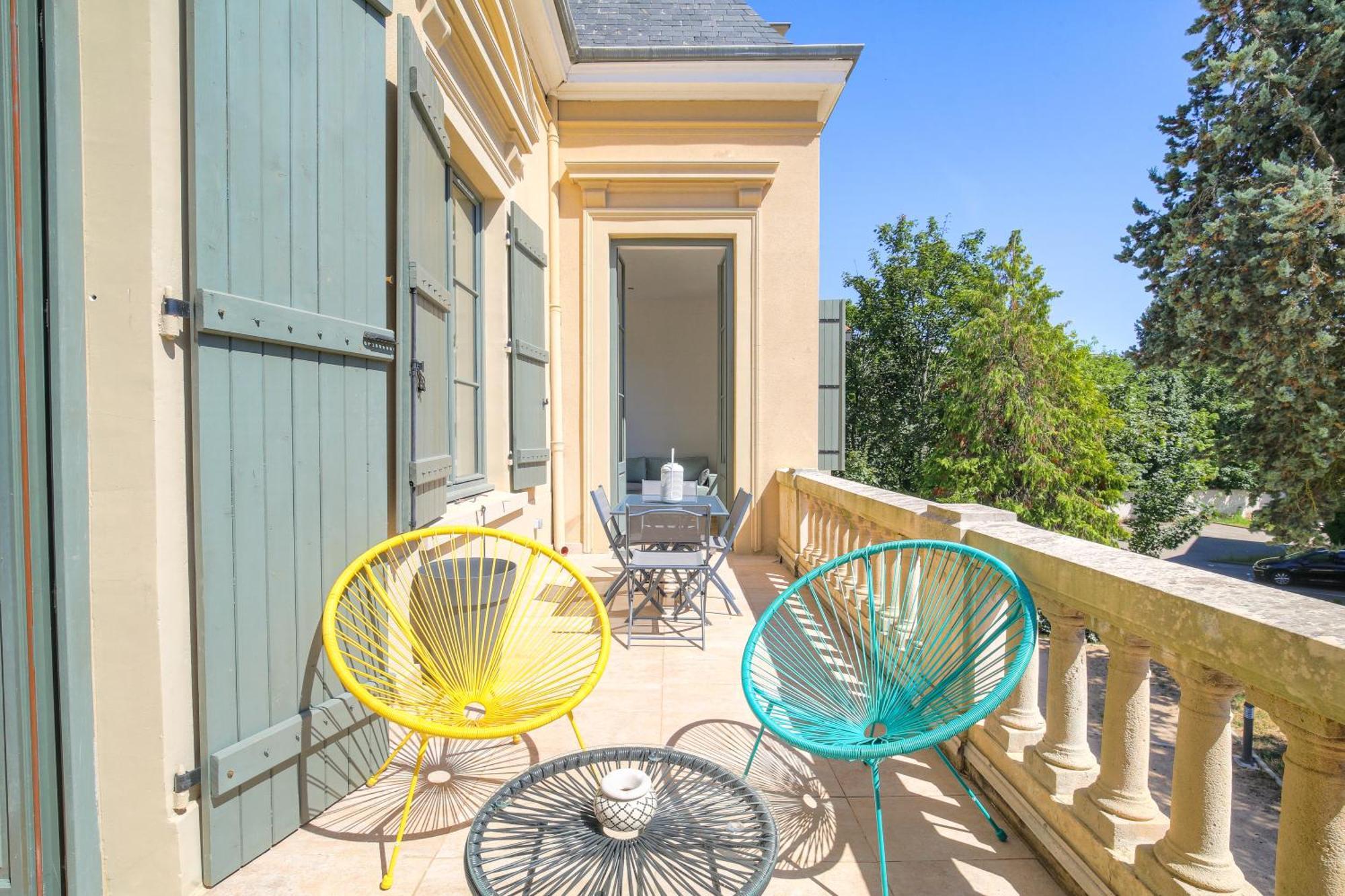 Chateau Ecully - Appartement 2 Chambres - Terrasse & Parking Buitenkant foto
