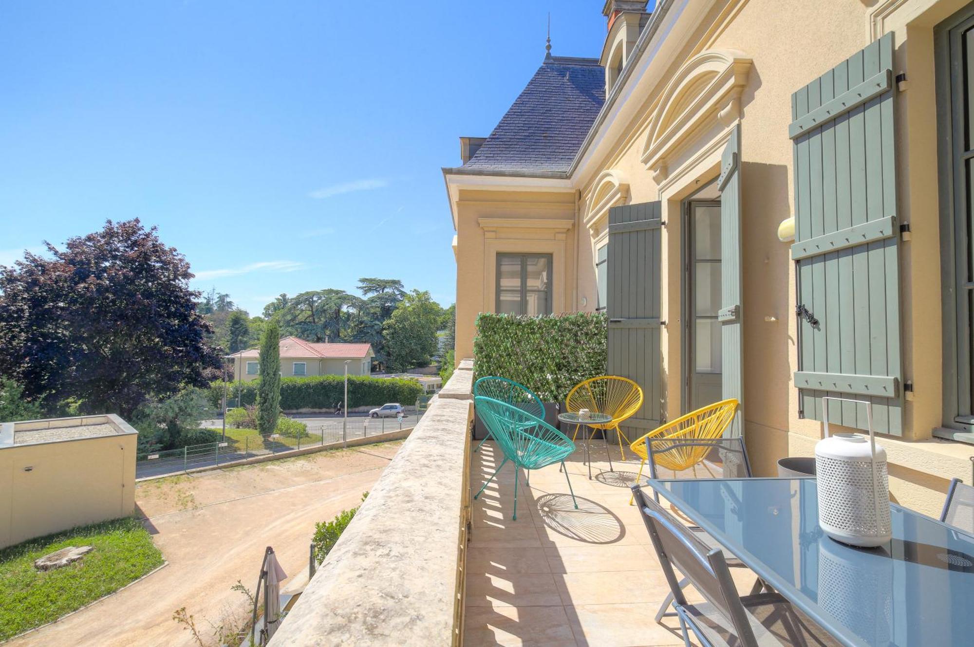 Chateau Ecully - Appartement 2 Chambres - Terrasse & Parking Buitenkant foto