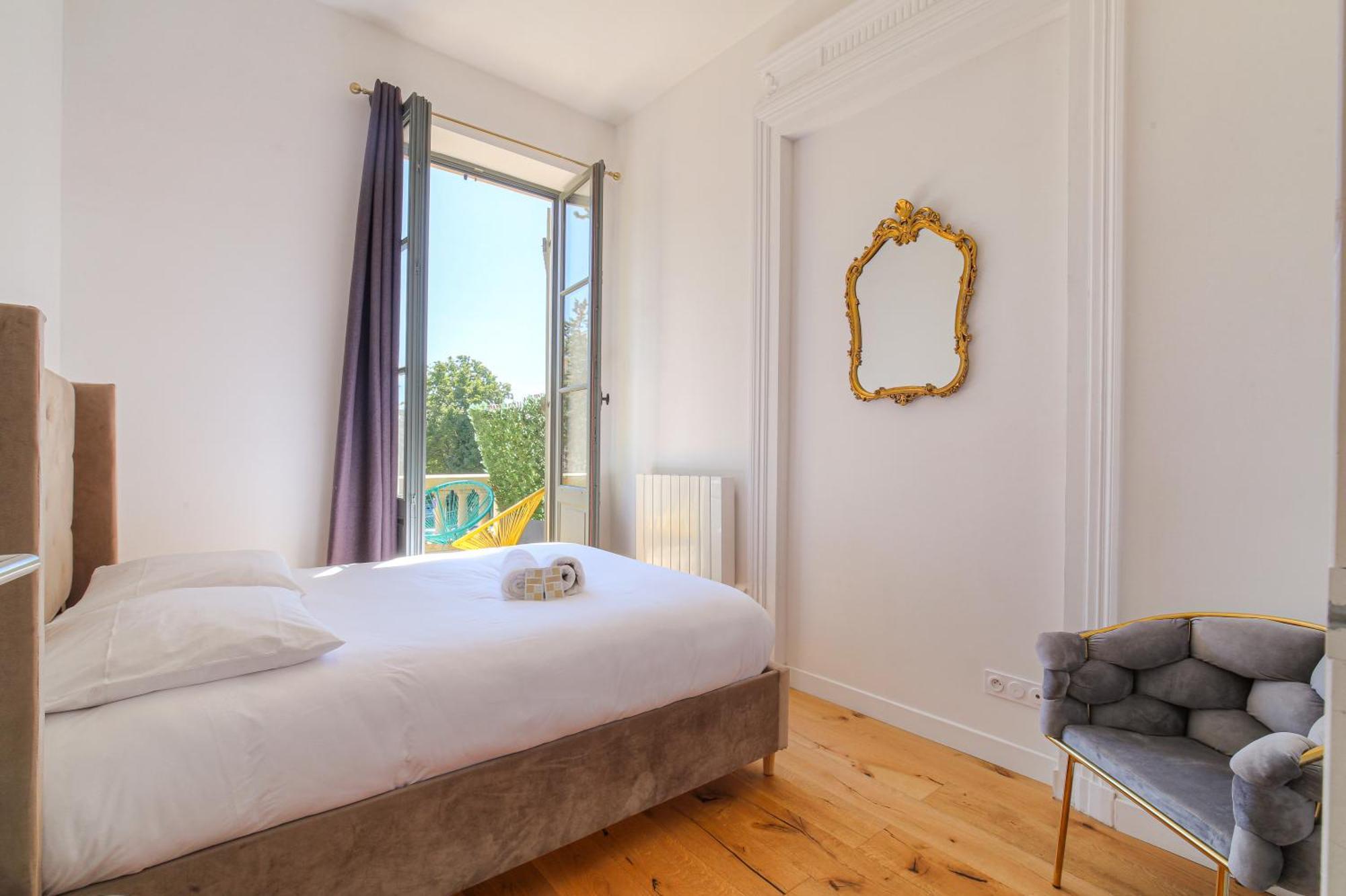 Chateau Ecully - Appartement 2 Chambres - Terrasse & Parking Buitenkant foto
