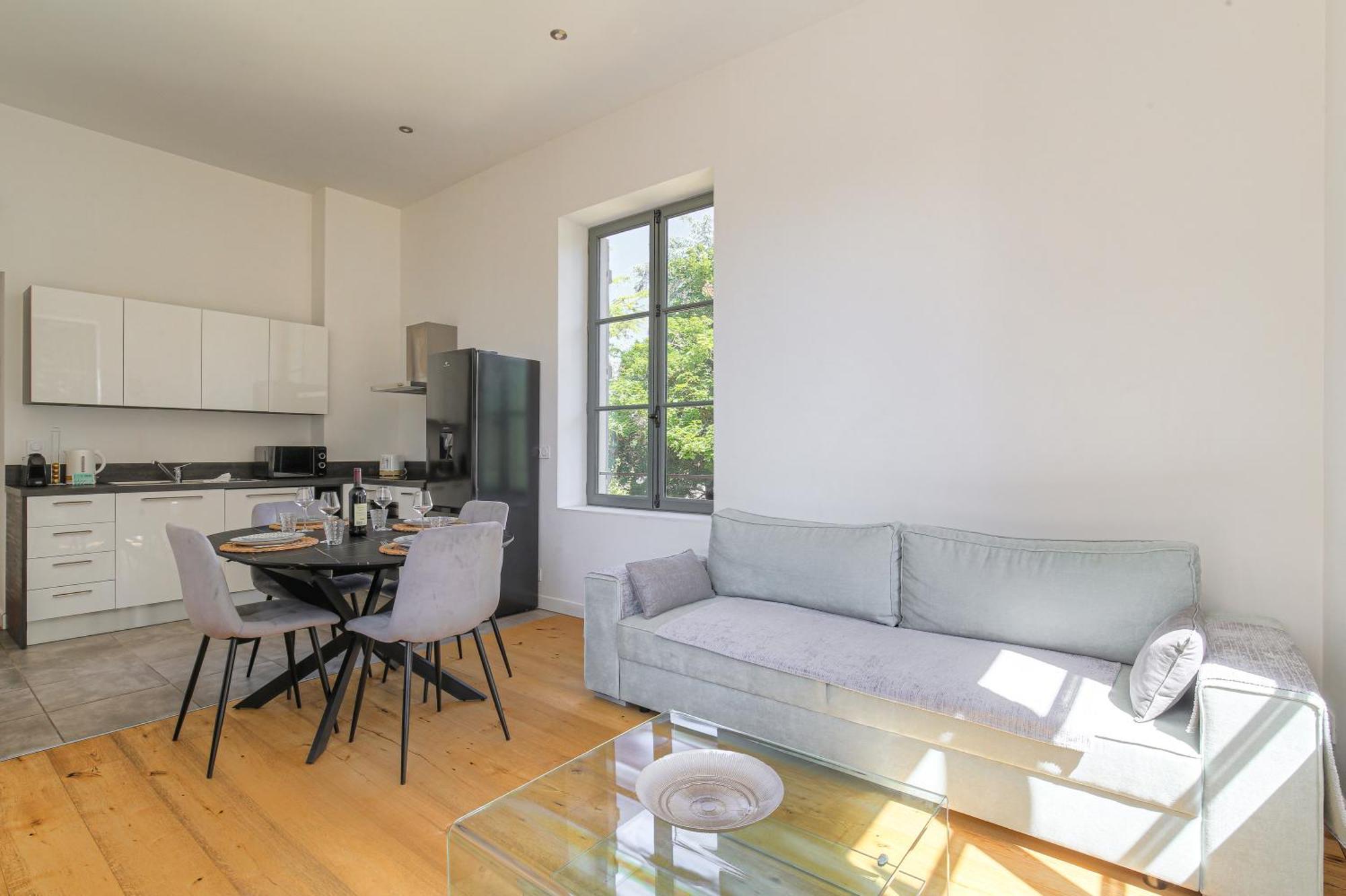 Chateau Ecully - Appartement 2 Chambres - Terrasse & Parking Buitenkant foto